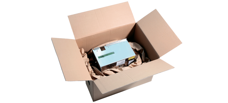 Ein Karton mit einem Schaltkasten und braunen Papierpolstern